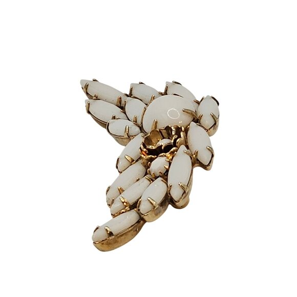 VTG Brooch Elegant Regency Retro White Milk Glass Gold Tone Leaf Floral Classy - Picture 6 of 11